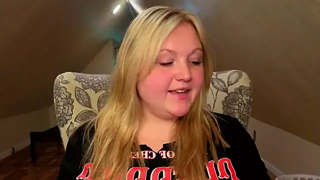 Snapshot of PhatAssBlond chatting on 05-12-26, 09:23 PhatAssBlond online show from 05-12-26, 09:23