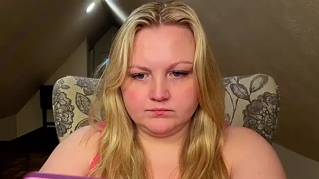 Snapshot of PhatAssBlond chatting on 05-18-26, 10:37 PhatAssBlond online show from 05-18-26, 10:37