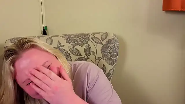 Snapshot of PhatAssBlond chatting on 06-24-26, 12:53 PhatAssBlond online show from 06-24-26, 12:53