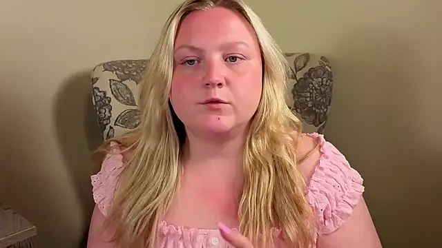Snapshot of PhatAssBlond chatting on 07-02-26, 01:27 PhatAssBlond online show from 07-02-26, 01:27