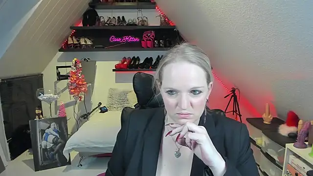 caro kitten online show from 12-15-24, 10:18