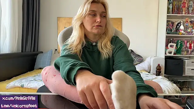 Snapshot of unicornsfeet chatting on 04-23-26, 11:42 unicornsfeet online show from 04-23-26, 11:42