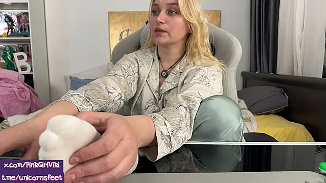 Snapshot of unicornsfeet chatting on 05-04-26, 06:15 unicornsfeet online show from 05-04-26, 06:15