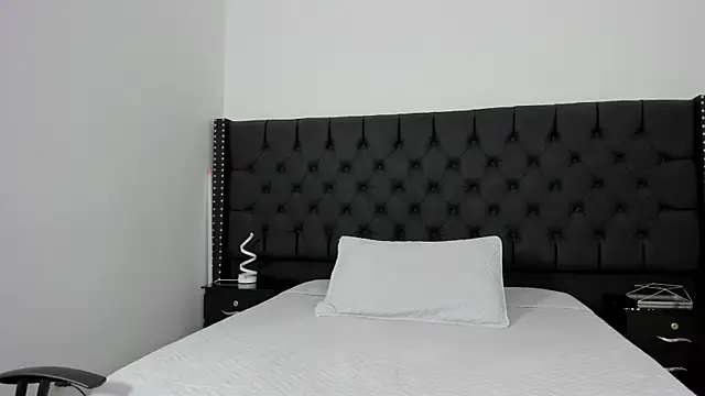 Snapshot of Rubi_Sky chatting on 12-18-25, 02:56 Rubi Sky online show from 12-18-25, 02:56