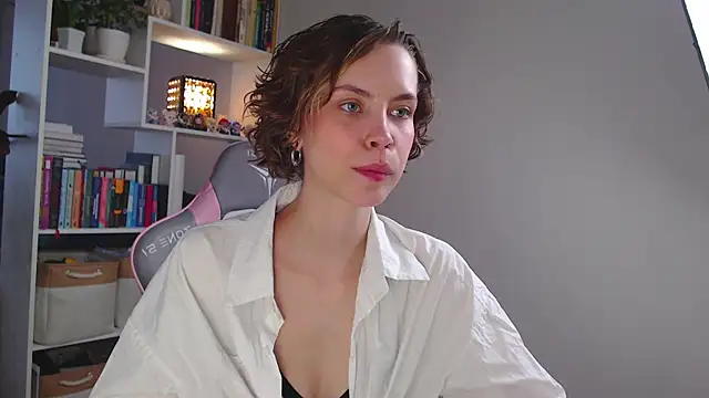 Snapshot of milly_ross chatting on 12-13-24, 07:58 milly ross online show from 12-13-24, 07:58