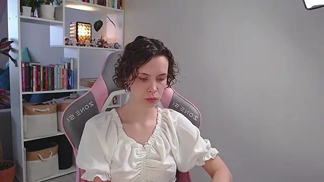 Snapshot of milly_ross chatting on 01-25-25, 06:45 milly ross online show from 01-25-25, 06:45
