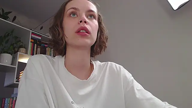 Snapshot of milly_ross chatting on 02-14-25, 11:21 milly ross online show from 02-14-25, 11:21