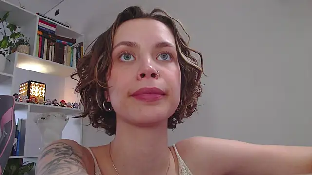 Snapshot of milly_ross chatting on 02-15-25, 10:00 milly ross online show from 02-15-25, 10:00