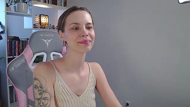 Snapshot of milly_ross chatting on 02-17-25, 07:15 milly ross online show from 02-17-25, 07:15