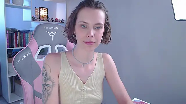 Snapshot of milly_ross chatting on 02-24-25, 06:38 milly ross online show from 02-24-25, 06:38