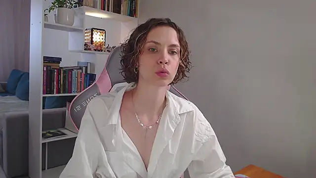 Snapshot of milly_ross chatting on 03-18-25, 05:52 milly ross online show from 03-18-25, 05:52
