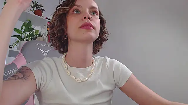 Snapshot of milly_ross chatting on 03-20-25, 08:42 milly ross online show from 03-20-25, 08:42