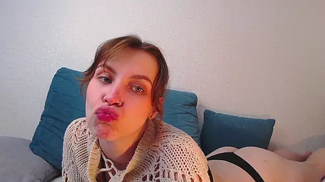 Snapshot of milly_ross chatting on 10-18-25, 10:49 milly ross online show from 10-18-25, 10:49