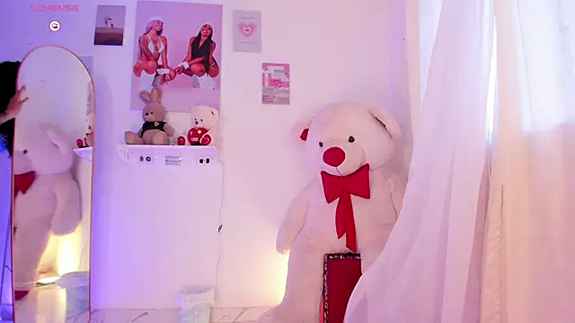 pretty pettite online show from 06-12-26, 10:41