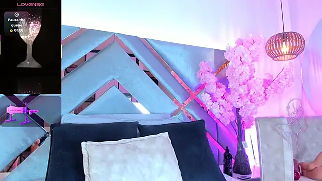 Snapshot of LiaaGenner chatting on 10-31-25, 02:34 LiaaGenner online show from 10-31-25, 02:34