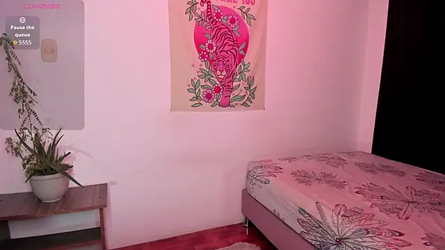 Snapshot of JaneRuss_ chatting on 10-11-25, 08:46 JaneRuss online show from 10-11-25, 08:46