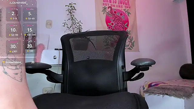 Snapshot of JaneRuss_ chatting on 12-03-25, 04:09 JaneRuss online show from 12-03-25, 04:09