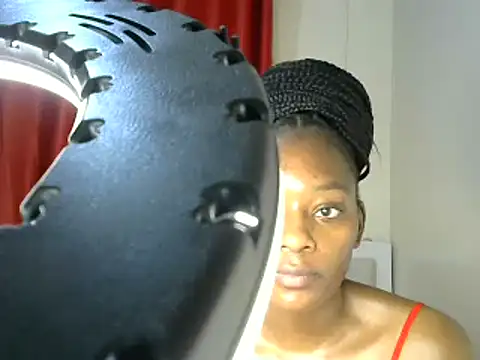 Snapshot of Queen_of_the_ring1 chatting on 02-13-25, 11:26 Queen of the ring1 online show from 02-13-25, 11:26