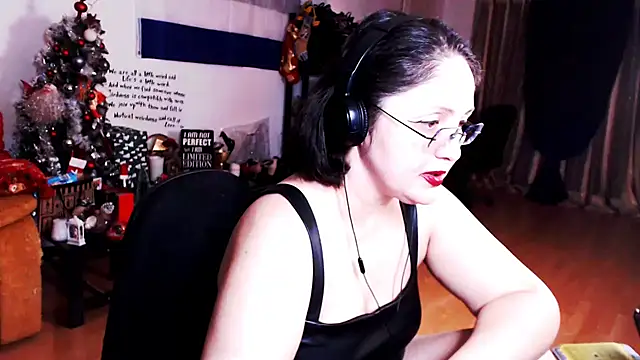 Snapshot of Imperatriza chatting on 02-06-25, 12:33 Imperatriza online show from 02-06-25, 12:33