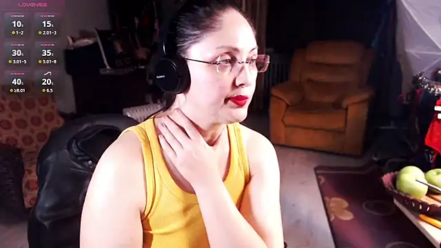 Snapshot of Imperatriza chatting on 10-19-25, 12:44 Imperatriza online show from 10-19-25, 12:44