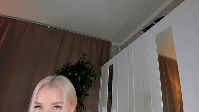 Snapshot of FrauSophia chatting on 02-01-25, 09:08 FrauSophia online show from 02-01-25, 09:08