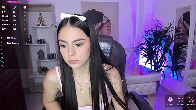 Snapshot of Aleejaa__ chatting on 02-06-25, 02:26 Aleejaa online show from 02-06-25, 02:26