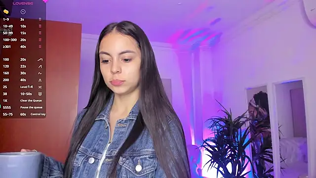 Snapshot of Aleejaa__ chatting on 02-15-25, 11:28 Aleejaa online show from 02-15-25, 11:28