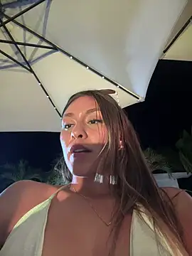 Snapshot of Rose-euphoria chatting on 02-04-25, 01:02 Rose-euphoria online show from 02-04-25, 01:02