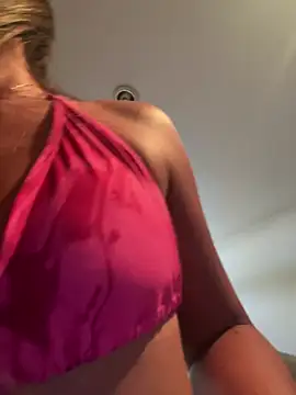 Snapshot of Rose-euphoria chatting on 02-09-25, 01:25 Rose-euphoria online show from 02-09-25, 01:25