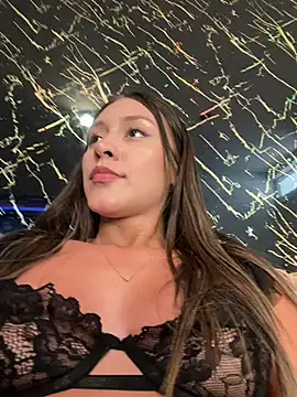 Snapshot of Rose-euphoria chatting on 02-20-25, 04:36 Rose-euphoria online show from 02-20-25, 04:36