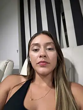 Snapshot of Rose-euphoria chatting on 02-27-25, 12:43 Rose-euphoria online show from 02-27-25, 12:43