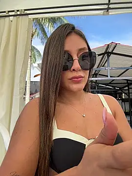 Snapshot of Rose-euphoria chatting on 10-02-25, 01:40 Rose-euphoria online show from 10-02-25, 01:40