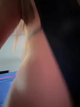 Snapshot of Rose-euphoria chatting on 10-09-25, 01:20 Rose-euphoria online show from 10-09-25, 01:20