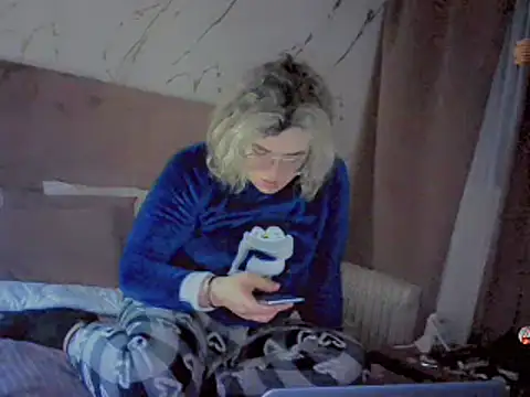 Snapshot of rawan_arab chatting on 03-23-25, 12:15 rawan arab online show from 03-23-25, 12:15