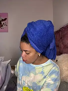 ladyrd1 online show from 04-22-26, 04:19