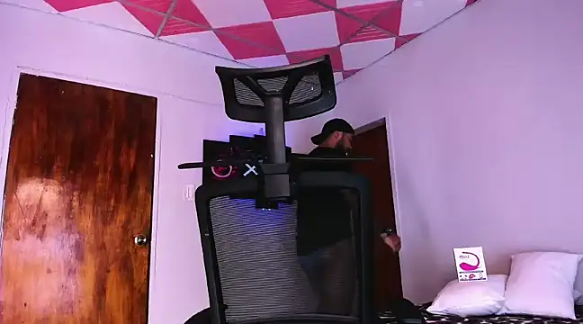 Sebas-hott online show from 12-21-24, 03:36