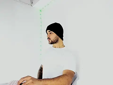 Sebas-hott online show from 09-19-25, 01:51