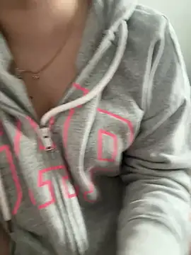 Snapshot of Rei1216xo chatting on 03-02-25, 06:27 Rei1216xo online show from 03-02-25, 06:27