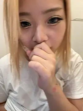 Snapshot of Rei1216xo chatting on 11-30-25, 03:10 Rei1216xo online show from 11-30-25, 03:10