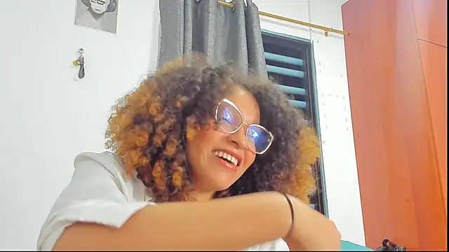 Ada gales  online show from 10-30-25, 03:41