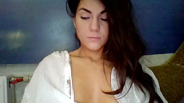 Snapshot of AliceTailor chatting on 06-20-26, 04:43 AliceTailor online show from 06-20-26, 04:43
