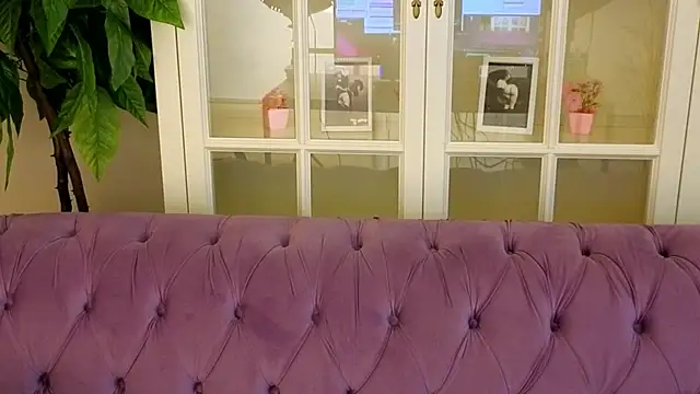 IceDanielles online show from 03-25-26, 01:39