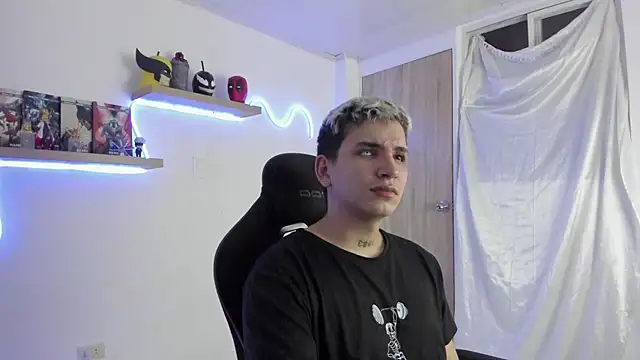 Snapshot of SebasFallon chatting on 11-24-25, 05:51 SebasFallon online show from 11-24-25, 05:51