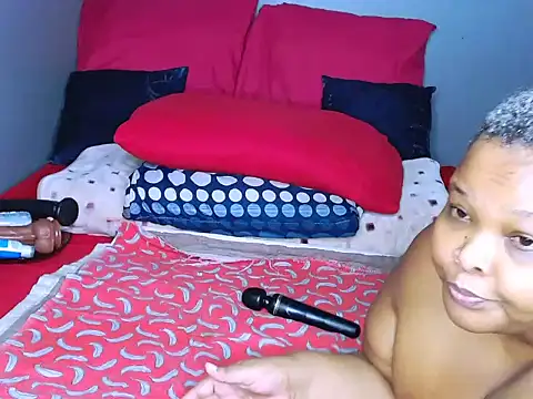 Snapshot of fatafricanqueen chatting on 04-24-26, 07:27 fatafricanqueen online show from 04-24-26, 07:27
