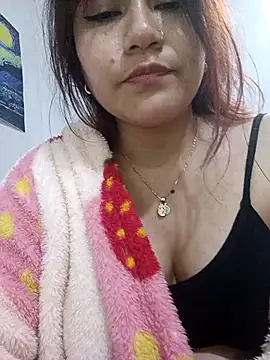 Snapshot of ZUCAAT chatting on 05-08-26, 03:56 ZUCAAT online show from 05-08-26, 03:56