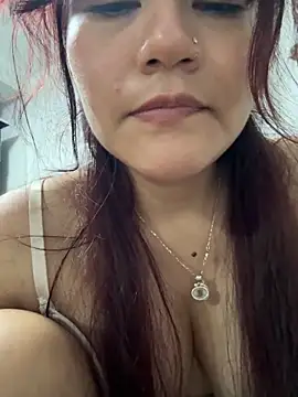 Snapshot of ZUCAAT chatting on 06-12-26, 03:49 ZUCAAT online show from 06-12-26, 03:49