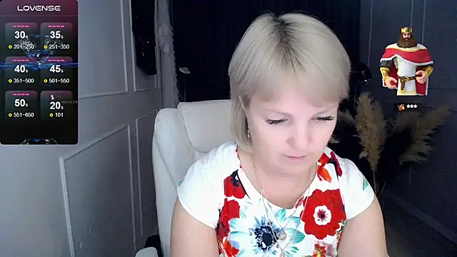 Snapshot of Juarnea chatting on 02-13-25, 01:15 Juarnea online show from 02-13-25, 01:15