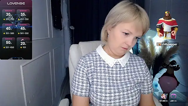 Snapshot of Juarnea chatting on 02-19-25, 02:01 Juarnea online show from 02-19-25, 02:01