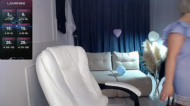 Snapshot of Juarnea chatting on 02-24-25, 02:04 Juarnea online show from 02-24-25, 02:04