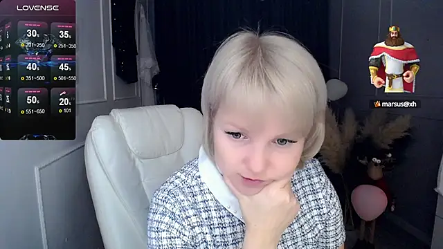 Snapshot of Juarnea chatting on 03-05-25, 01:28 Juarnea online show from 03-05-25, 01:28